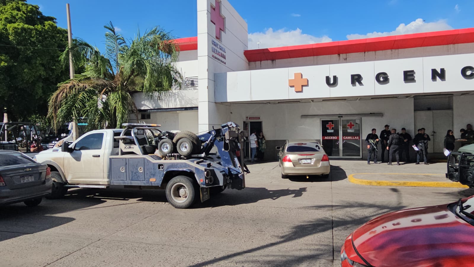 Heriberto es atacado a balazos en la Colonia Renato Vega Amador: lo trasladan herido a recibir atención médica