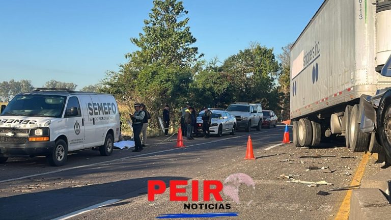 Un hombre muere en accidente por la costera: tráiler choca carro en el que viajaba