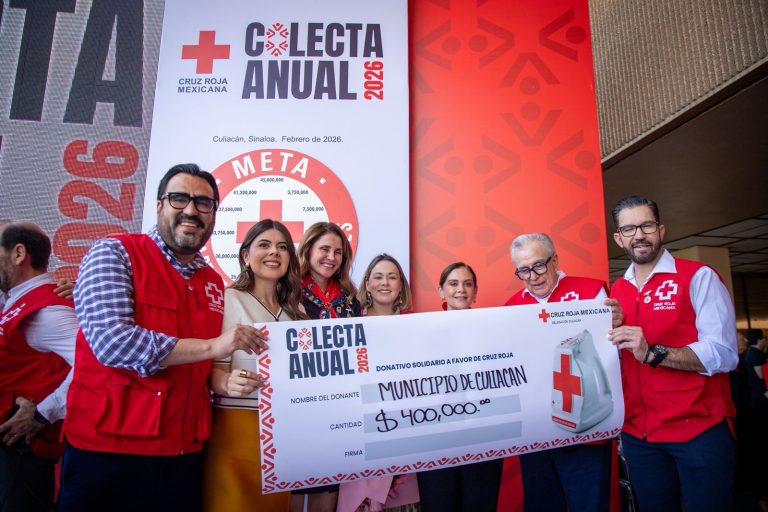 Juan de Dios Gámez acude al banderazo de inicio de la Colecta Cruz Roja 2026