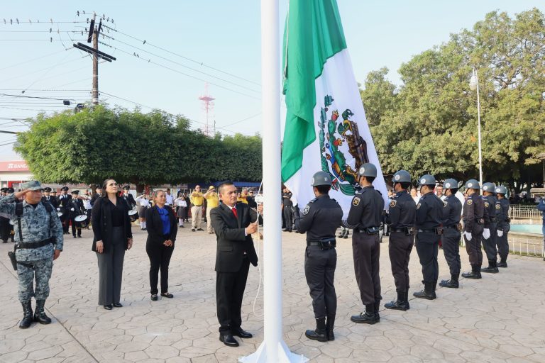 Navolato honra a la Bandera Nacional en su 86 aniversario con acto cívico y multitudinario desfile