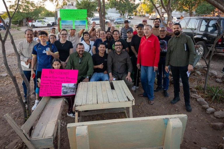 Juan de Dios Gámez se compromete a rehabilitar cancha en Felipe Ángeles y atender parque en la colonia Domingo Rubí