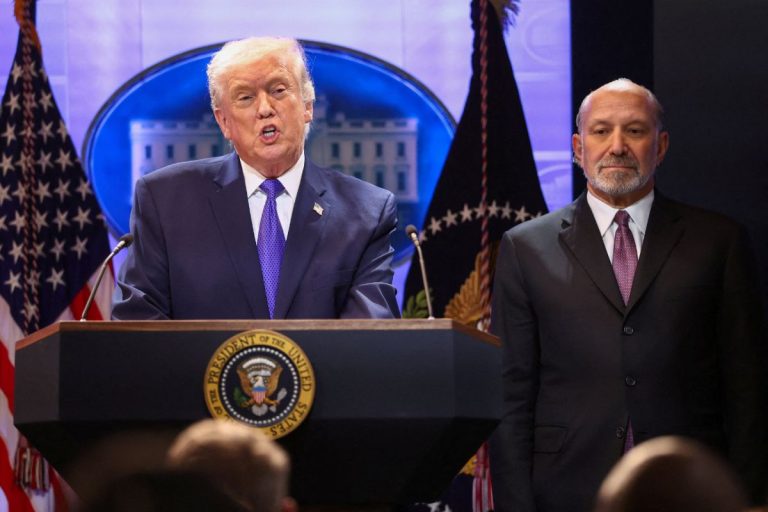 Trump ahora afirma que subirá el arancel global a un 15% tras revés de la Suprema Corte