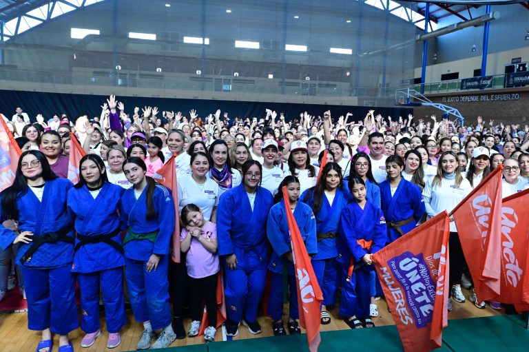 Más de mil mujeres participan en la clase nacional de defensa personal "Mujeres imparables" en Sinaloa