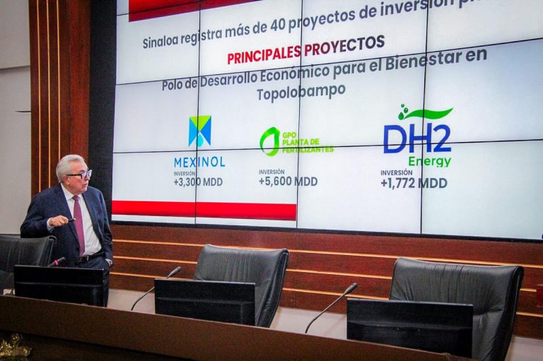 Gobernador Rocha Moya imparte conferencia magistral en el Centro de Estudios Superiores Navales