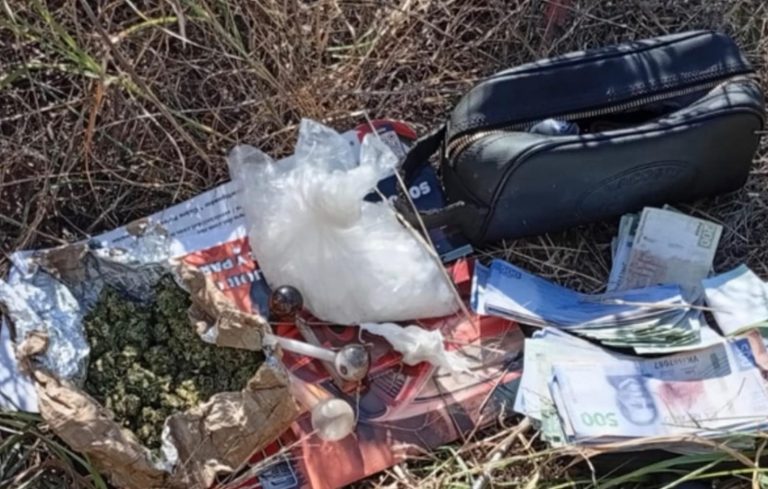 En el Tres Ríos dos sujetos abandonan maleta con 41 mil pesos falsos: escapan de los militares