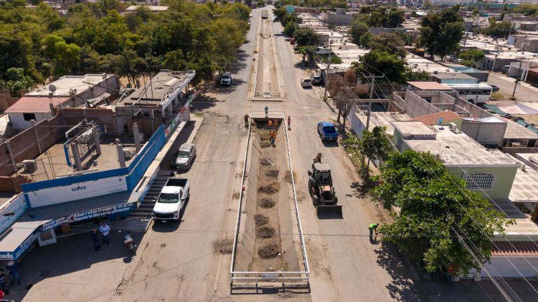 Culiacán refuerza limpieza en canal Chulavista para prevenir riesgos pluviales
