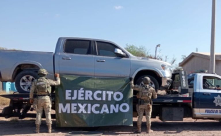 En la Colonia Ensenada de Navolato, localizan vehículo con reporte de robo y aseguran cartuchos
