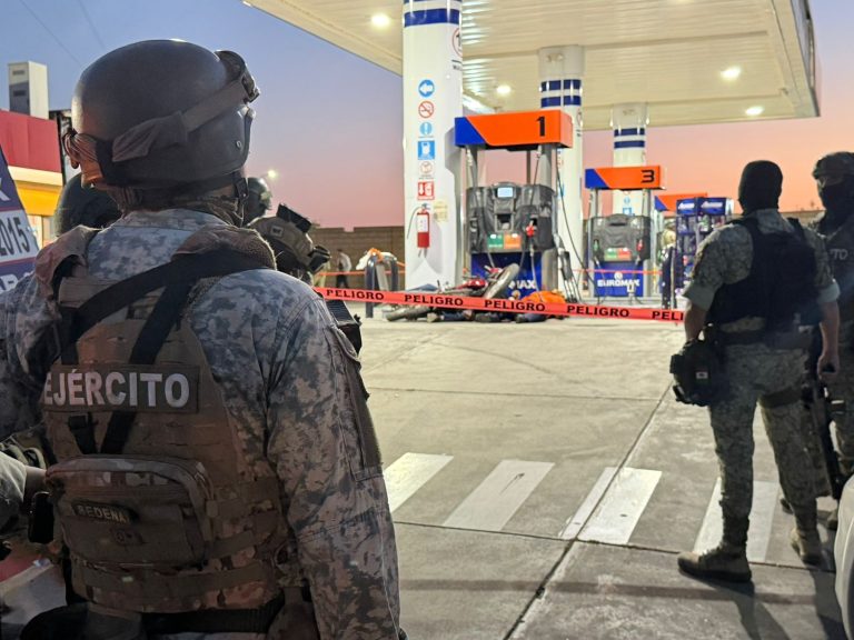 Grupo armado asesina a Carlos y Rommel en una estación de gasolina en Barrancos