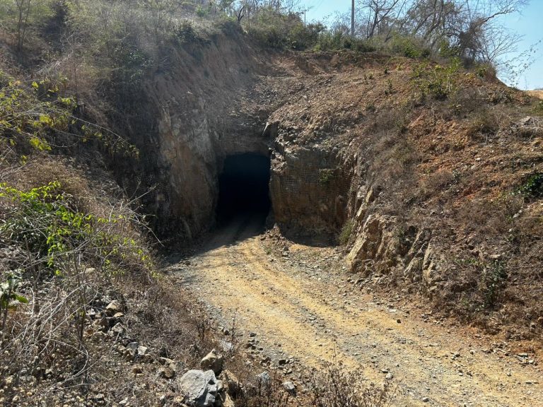 Rescatan al primer trabajador de la Mina Santa Fe en Sinaloa