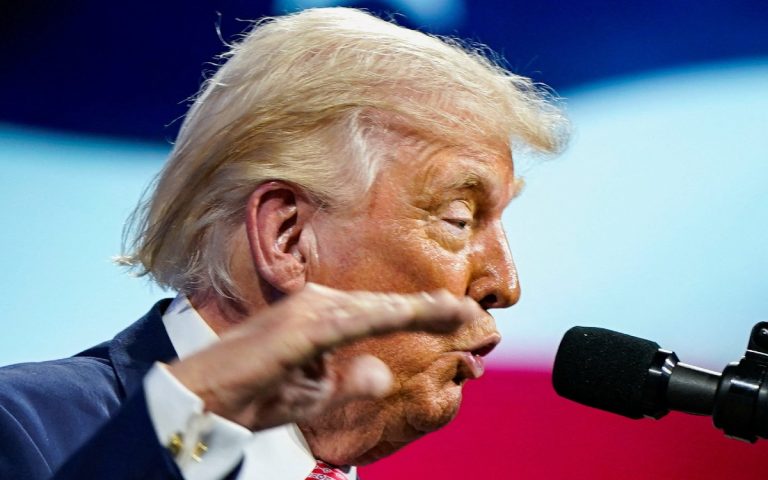 Trump recrea llamada con Sheinbaum en tono de burla