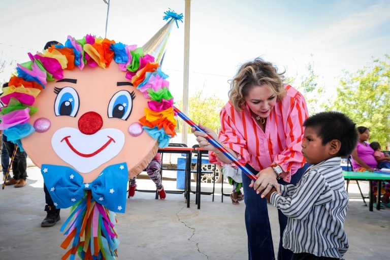 Eneyda Rocha lleva bienestar a la niñez indígena de Choix con acciones integrales en el marco del Día de la Niñez