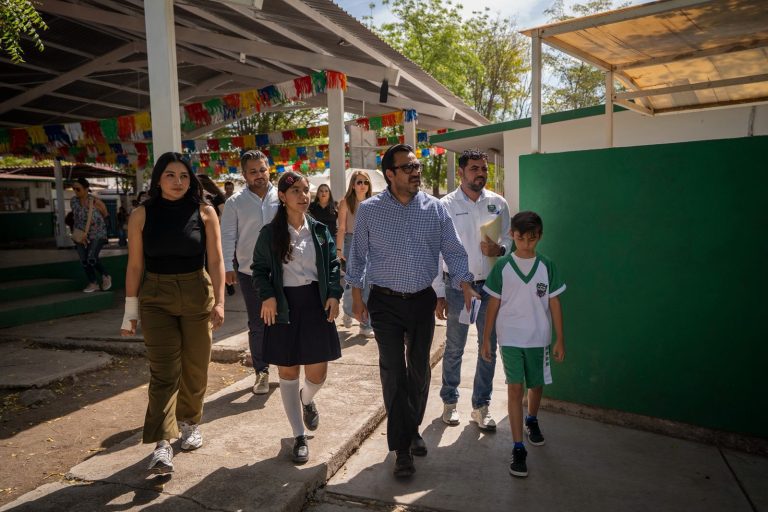 ”Lo que asumimos, lo hacemos”: Juan de Dios Gámez al entregar la calle 265; cierra semana con obras con sentido social por 158 mdp en Culiacán