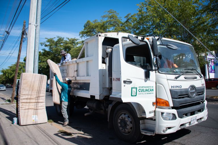 Ayuntamiento de Culiacán refuerza acciones contra el dengue con jornada de descacharrización en Infonavit Humaya