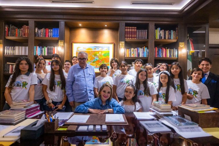 Invita el gobernador Rocha a niñas y niños sinaloenses a leer y escribir libros