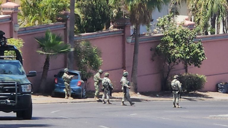 Persecución termina en choque por la Obregón, a la altura del Residencial Ventanas |VIDEO