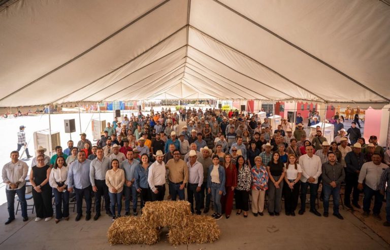 Por segundo año consecutivo, Juan de Dios Gámez entrega apoyos al sector ganadero regional; destina 1.2 mdp