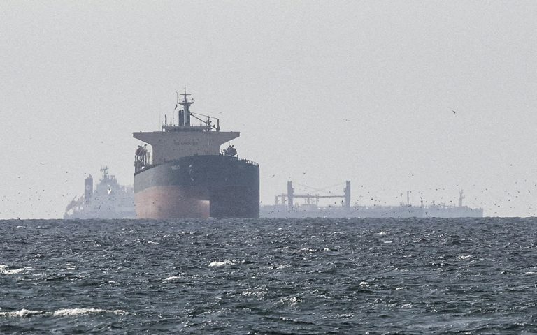 EE.UU. asegura haber 'paralizado por completo' el comercio marítimo de Irán tras bloqueo en Ormuz