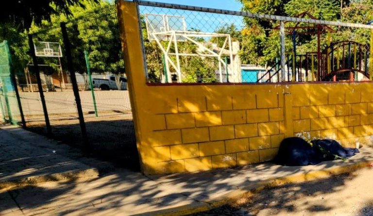 Conrado es encontrado asesinado a un lado de las canchas deportivas en Caimanero