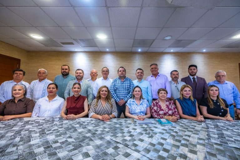 Gobernadora Yeraldine Bonilla se reunió con las y los presidentes municipales de todo Sinaloa