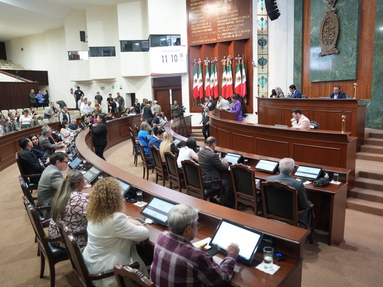 Dan lectura a tres iniciativas y dos dictámenes en Sesión Ordinaria del Congreso del Estado
