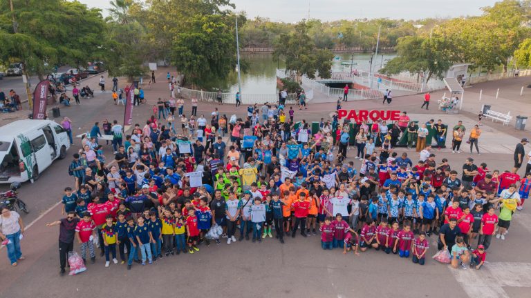 Mundialito Culiacán 2026 ya tiene selecciones listas; Ayuntamiento entrega uniformes a cerca de mil niñas y niños
