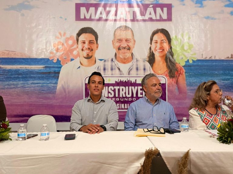 Alfonso Ramírez Cuéllar y Jesús Ibarra Ramos sostienen encuentro ciudadano en Mazatlán
