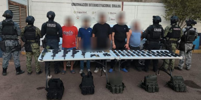 Siete hombres fuertemente armados son detenidos en el Fraccionamiento Hacienda Molino de las Flores: les aseguran fentanilo y vehículos con reporte de robo