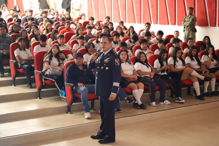 Fortalece Ayuntamiento de Navolato cultura de seguridad nacional con conferencia impartida por jefe de estado mayor de la novena zona aérea militar