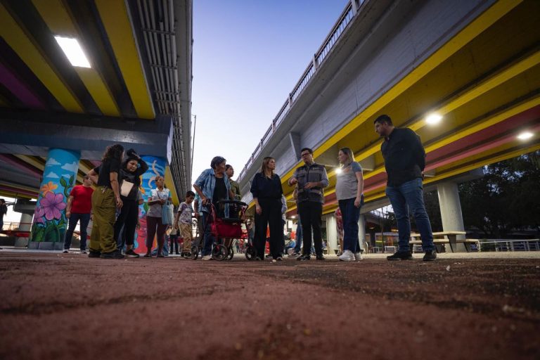 Gobernadora Yeraldine Bonilla y Ana Miriam Ramos escuchan propuestas para mejorar el Parque Acuático