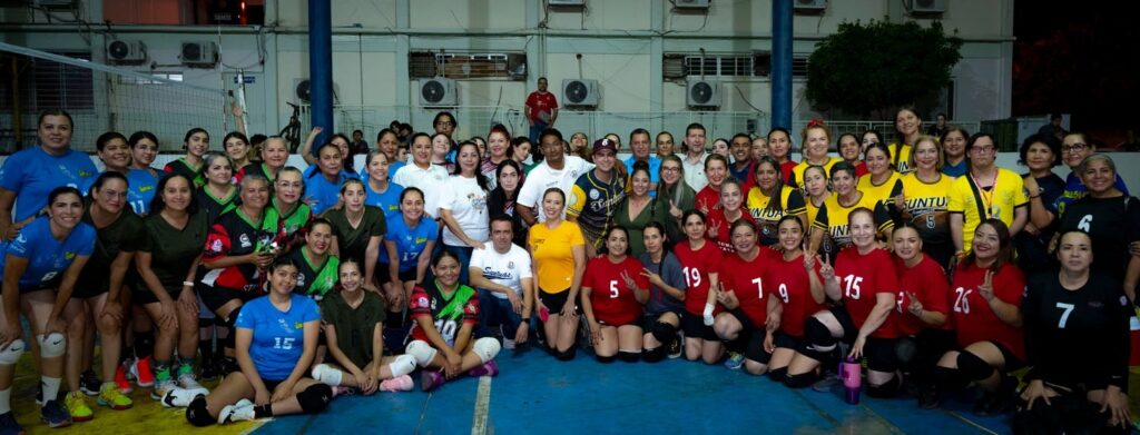 El SUNTUAS impulsa la convivencia y el deporte; encabeza la inauguración de la Primera Liga Intersindical Municipal de Voleibol Femenil de Culiacán