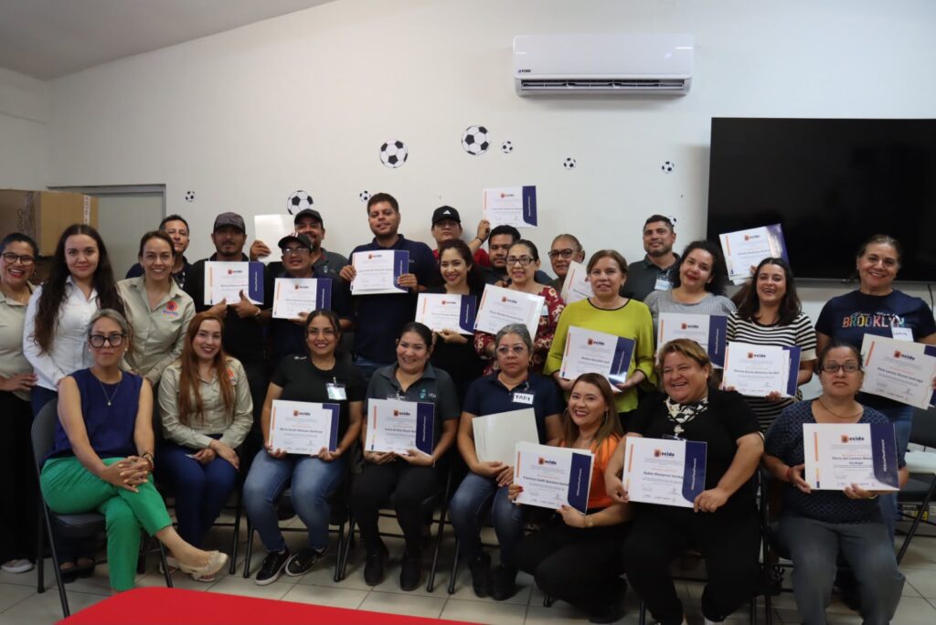 Se gradúa la primera generación del Taller Comunitario para Padres, Madres y Cuidadores DECIDE