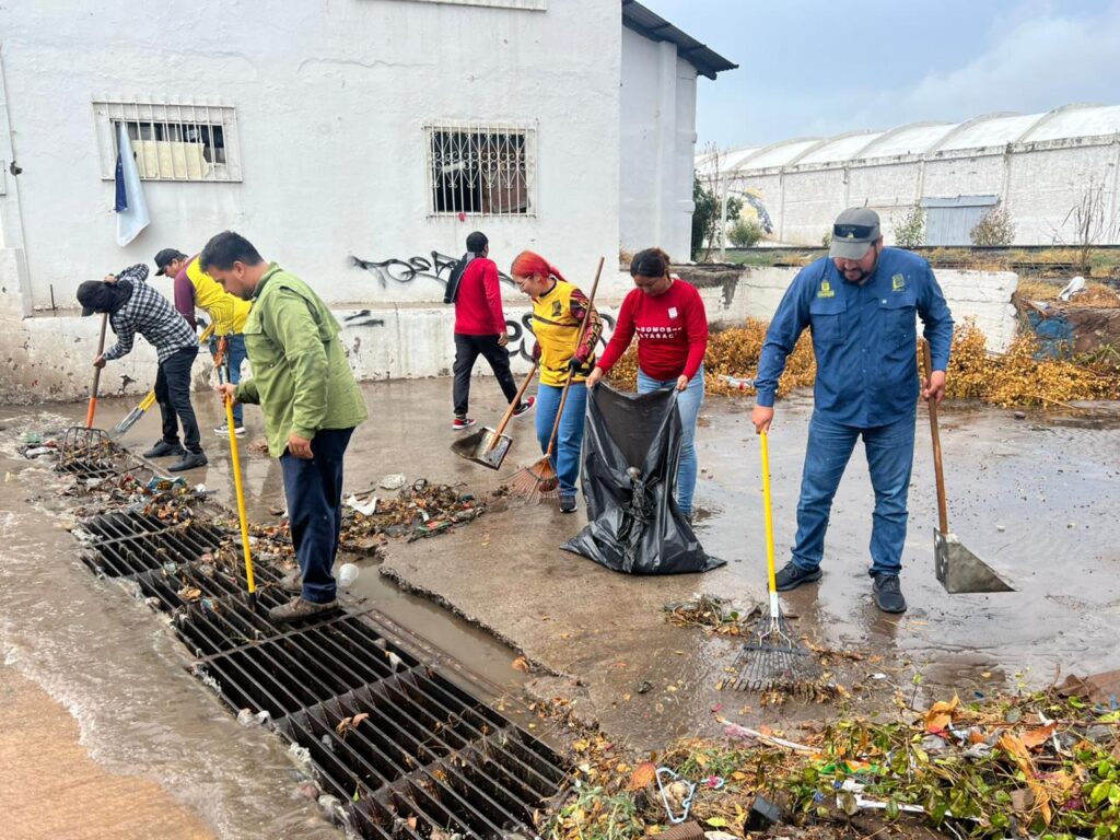 Realizan labores de limpieza y desazolve tras las recientes lluvias en Culiacán
